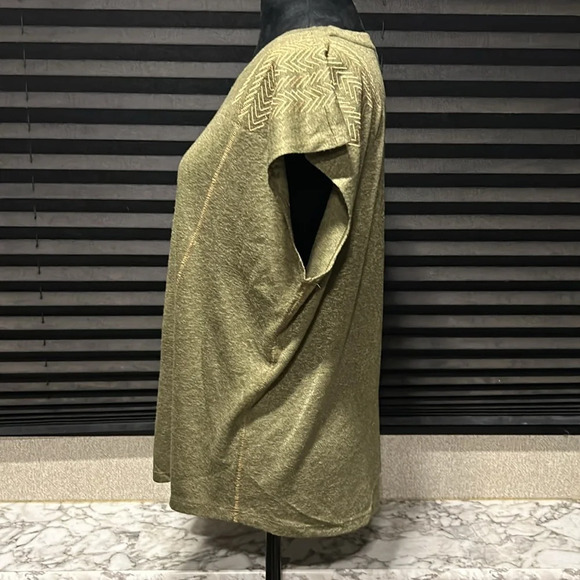 Studio B Women’s Metallic Olive Green Embroidered Shoulder Cap Sleeve Tee XL - Picture 3 of 8